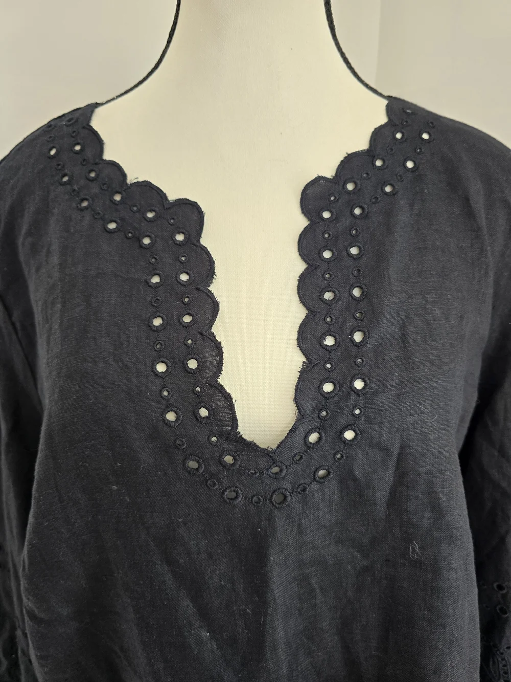 J. Crew Bungalow 100% Linen Black Embroidered Eyelet V-Neck Blouse Large - Picture 2 of 8